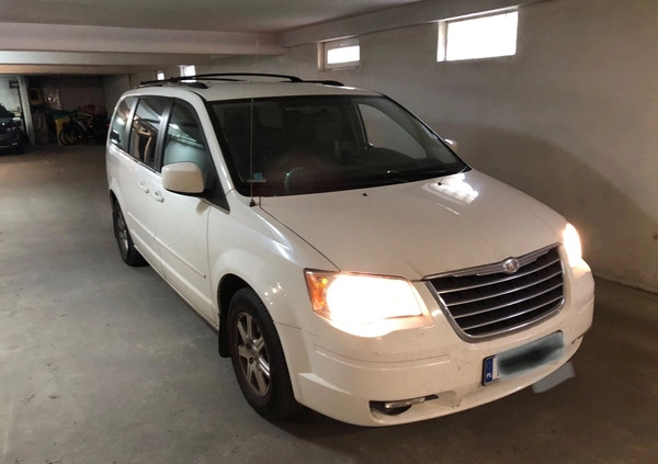 Chrysler Town &amp; Country cena 32999 przebieg: 119000, rok produkcji 2008 z Krajenka małe 436